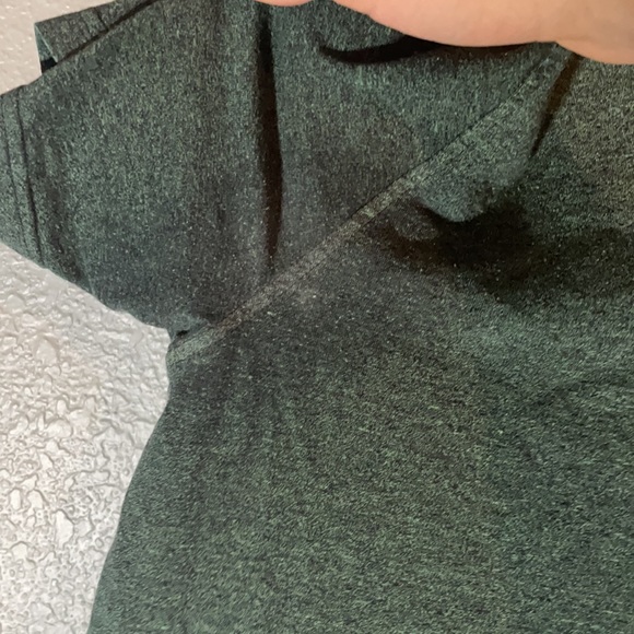 Green Under Armour t-shirt - Picture 2 of 4